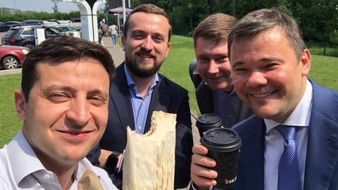 Зеленский ўз брендини яратишга қарор қилди