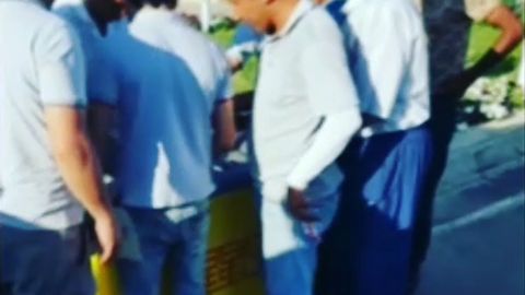 Qamchiq dovonida YPX xodimlari haydovchilarga muzqaymoq tarqatmoqda (video)