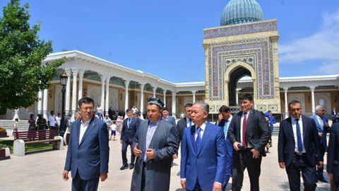 Qozog‘iston parlamenti raisi Imom al-Buxoriy majmuasiga tashrif buyurdi