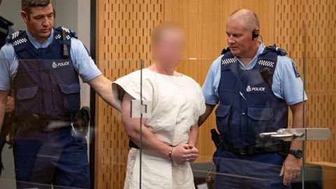 Крайстчерчда 51 кишини ўлдиришда айбланаётган шахс ўз айбини тан олишдан бош тортди