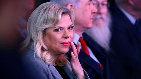 Isroil bosh vazirining rafiqasi davlat budjeti hisobiga ovqat buyurtma qilishda ayblandi