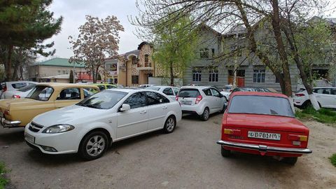 Toshkent IIBB ko‘p qavatli uylar oldiga mashina qo‘yishni taqiqlashni taklif etmoqda