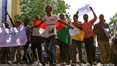 Суданда намойишчиларни тарқатиш вақтида уларнинг 35 дан ортиғи ҳалок бўлди