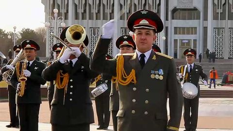 Ҳарбий оркестрлар фестивали: 200 дан ортиқ ҳарбий созандалардан «Ёшлар куни»га совға (видео)