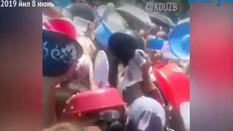 Видео: Гулистонда 5 тонналик паловни бепул тарқатиш вақтида юзага келган тартибсизлик