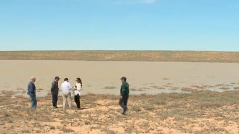 Qozog‘istonning suvsiz cho‘lida kutilmaganda ko‘l paydo bo‘ldi (video)