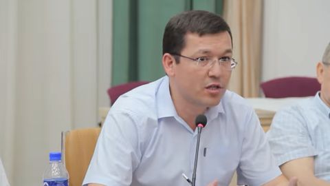 Эксперт: Ўзбекистонда валютафурушларга жиноятчи эмас, солиқ тўловчи сифатида қараш керак (видео)