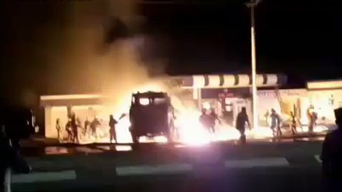 Yunusobod tumanida benzovoz yoqilg‘i quyish shoxobchasida yonib ketdi (video)