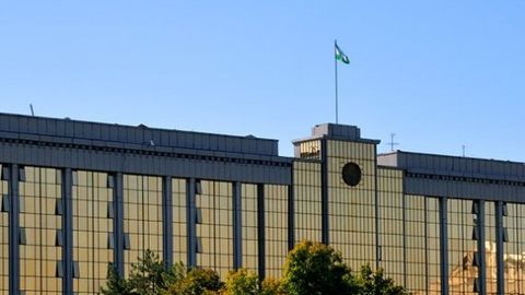 Янги таҳрирдаги Вазирлар Маҳкамаси тўғрисидаги қонун лойиҳаси муҳокамага қўйилди