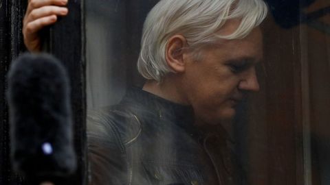 Assanj Britaniyada tayinlangan hibsga olish jazosiga qarshi shikoyat qilmaydigan bo‘ldi