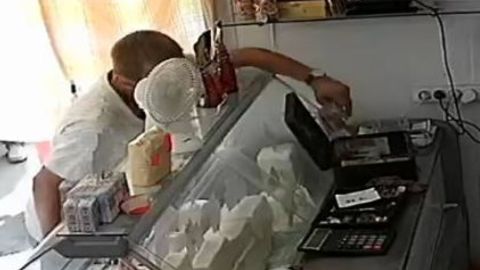 Namangandagi bozorda sotuvchining chalg‘iganidan foydalanib, 1,5 mln so‘m pulini o‘g‘irlab ketishdi