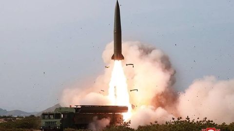 Shimoliy Koreya yaqin masofaga mo‘ljallangan raketani uchirdi