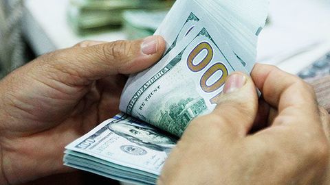 Bulung‘urdagi bank xodimlari “qora bozor” narxida valyuta almashtirayotganida qo‘lga tushdi