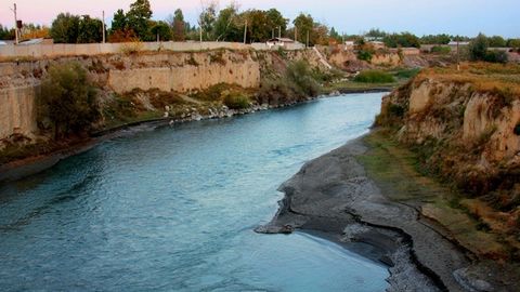 Samarqandda 4 nafar bolaning onasi o‘zini kanalga tashlab, joniga qasd qildi
