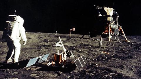 Rossiyalik akademik: Leonov va Armstrong Oyga birga qo‘nishi mumkin edi