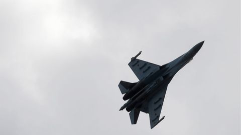 Rossiyaning Su-27 samolyoti Qora dengiz ustida AQSh razvedka samolyotini tutib oldi