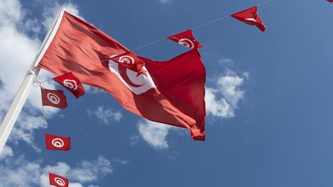 Тунисда муддатидан олдин президент сайловлари ўтказилади