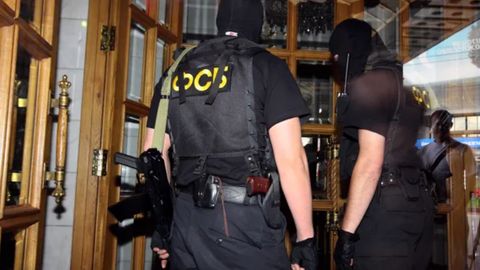 Россияда етти нафар ФХХ ходими босқинчиликда гумонланиб ҳибсга олинди