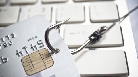Navoiyda o‘z mijozlarining millionlab pullarini noqonuniy o‘zlashtirgan bank xodimiga hukm o‘qildi