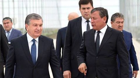 Shavkat Mirziyoyev Andijon viloyati hokimi Shuhrat Abdurahmonovga: “Seni hurmat qilaman. Lekin internetdagi gaplar dilimni og‘ritdi”