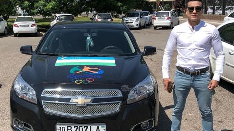 «Malibu чанг босиб ётмайди». Шаҳрам Ғиёсов Malibu ва  Ласетти Gentra’ни кимларга совға қилганини маълум қилди (видео)