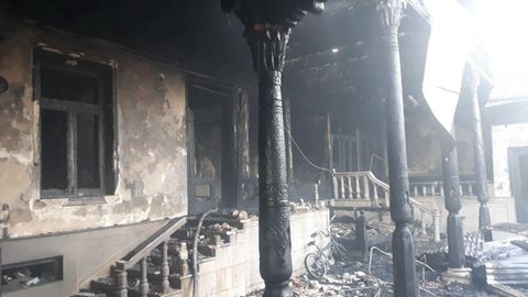 Toshkentdagi xonadonda yong‘in yuz berib, qo‘shni ikki uyga ham o‘tdi (foto)