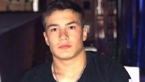 «Мени шундай тарбиялашган». Ўзбекистонлик йигит Пермдаги автобус ҳалокатида жабрланганларни қутқарди