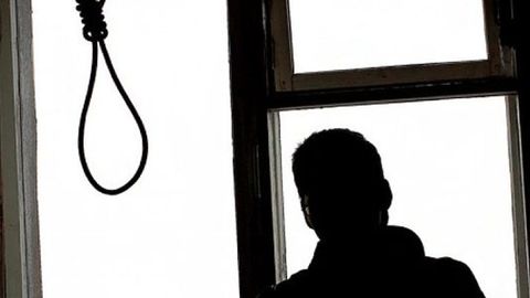 Samarqandda sudyaning 26 yoshli yordamchisi javobsiz sevgi tufayli o‘zini osib o‘ldirdi  