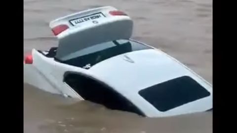 Hindistonlik o‘smir Jaguar o‘rniga sovg‘a qilingan BMW’ni daryoga cho‘ktirib yubordi (video)