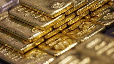 Krossovkasida Xitoyga 2 kilogramm oltin olib o‘tishga uringan rossiyalik ayol qo‘lga olindi