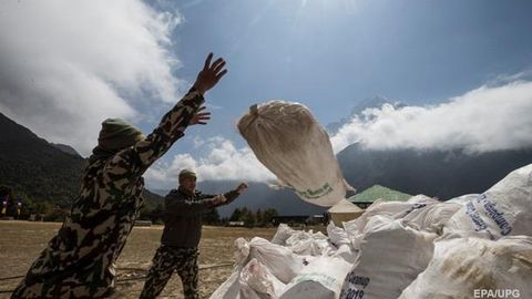 Nepal hukumati Everestni zabt etishda bir martalik plastik buyumlardan foydalanishni taqiqladi