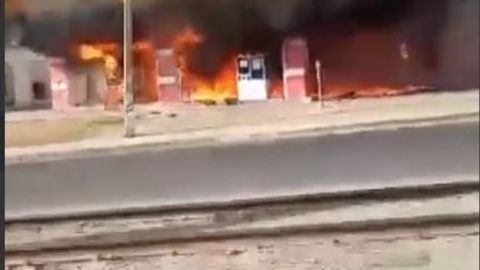 Samarqandda Olimpiya zaxiralari kolleji oldidagi “zapravka” yonib ketdi (video)