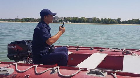 Navoiyda ko‘lda cho‘kayotgan 21 yoshli qiz qutqarildi