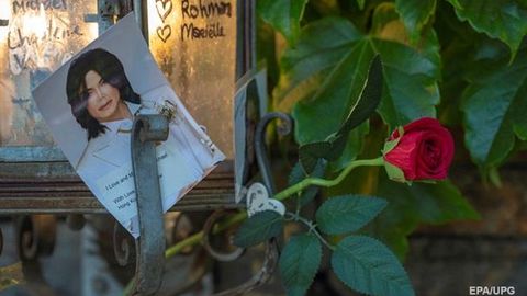 Майкл Жексоннинг собиқ агенти қўшиқчининг махфий васиятини эълон қилди