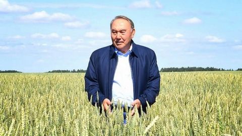 Нурсултон Назарбоев ўзи яратган қўшиққа клип суратга олди (видео)