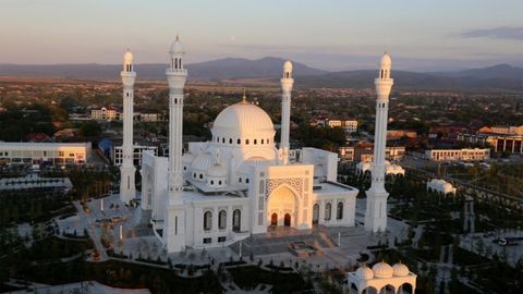 Муфтий Усмонхон Алимов «Рамзан Қодиров» масжиди очилишида қатнашади