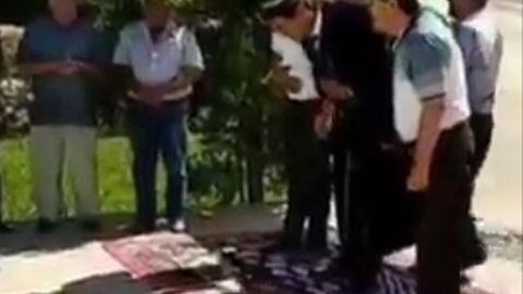 “Qaynotasiga kuyov-salom! Qaynonasiga kuyov-salom!”. Internetda yana bir “kuyov-salom” videosi tarqaldi