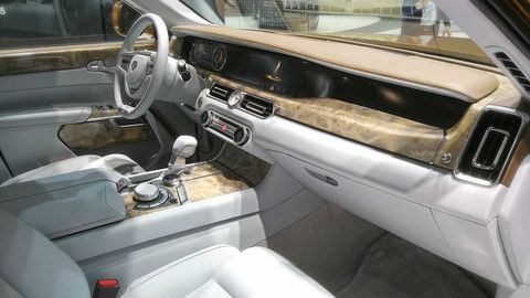 Turkmaniston prezidentiga Medvedev ko‘rsatgan Aurus avtomobili yoqib qoldi