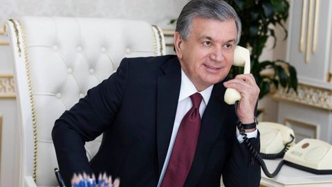 Shavkat Mirziyoyev mobil telefondan foydalanadimi?