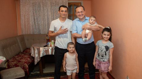 Komil Allamjonov: “O‘zbekiston” nashriyoti xodimlari 30 yil o‘tib yashayotgan uylariga egalik hujjatlarini oldi