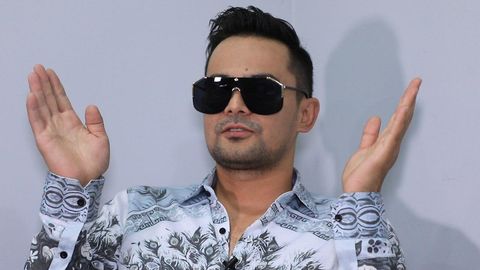 Jasur Umirov xonandalar Jahongir Otajonov va Abdulla Qurbonov mojarosiga nima sababdan “ensa qotadigan” munosabat bildirganiga oydinlik kiritdi (video)