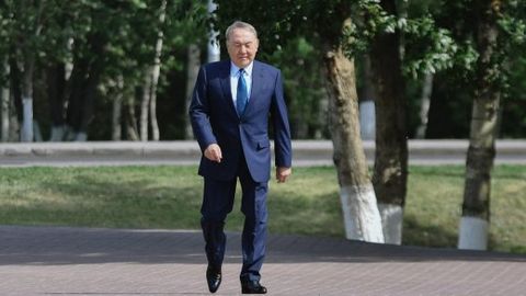 Нурсултон Назарбоев қандай рақамли автомобилларда юриши маълум бўлди