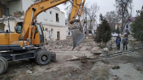 Yangiyo‘ldagi 2 ta uy aholisi hokimning uylarni buzish qarorini bekor qilishga erishdi