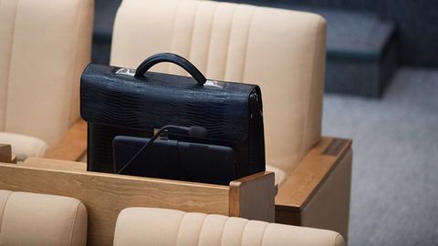 Қозоғистон беш йилда давлат хизматчилари сонини 25 фоизга қисқартирмоқчи. Ўзбекистонда ҳам бунинг вақти келди