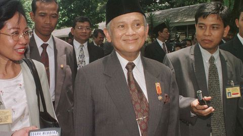 Indoneziyaning sobiq prezidenti Buxoriddin Yusuf Habibiy vafot etdi