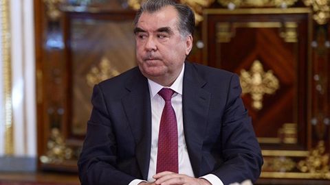 Tojikiston prezidenti Emomali Rahmonning qudasi jiyanlari bilan birga militsiya xodimini kaltakladi