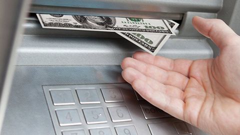 O‘zbekistonda bankomatlar 1-oktabrdan naqd xorijiy valyuta berishni to‘xtatadi