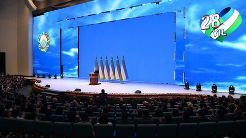 Шавкат Мирзиёев: Эркинлик, очиқлик, ошкоралик шароитида ишлашга ўрганишимиз лозим. Барча ривожланган давлатлар шундай яшамоқда