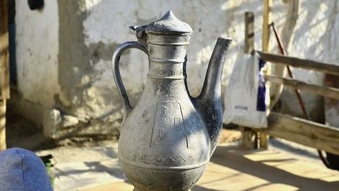 Андижонда онасини ҳимоя қиламан деб отасини обдаста билан уриб ўлдирган йигит 10 йилга қамалди