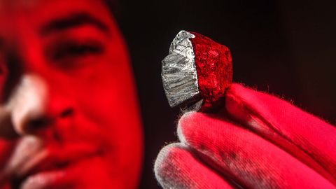 Geologlar yo‘q bo‘lib ketgan eski sayyora qa’ridan kelib qolgan mineralni topdi